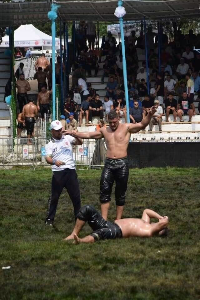 Necip Al Başpehlivanlığa Yükseldi (1)