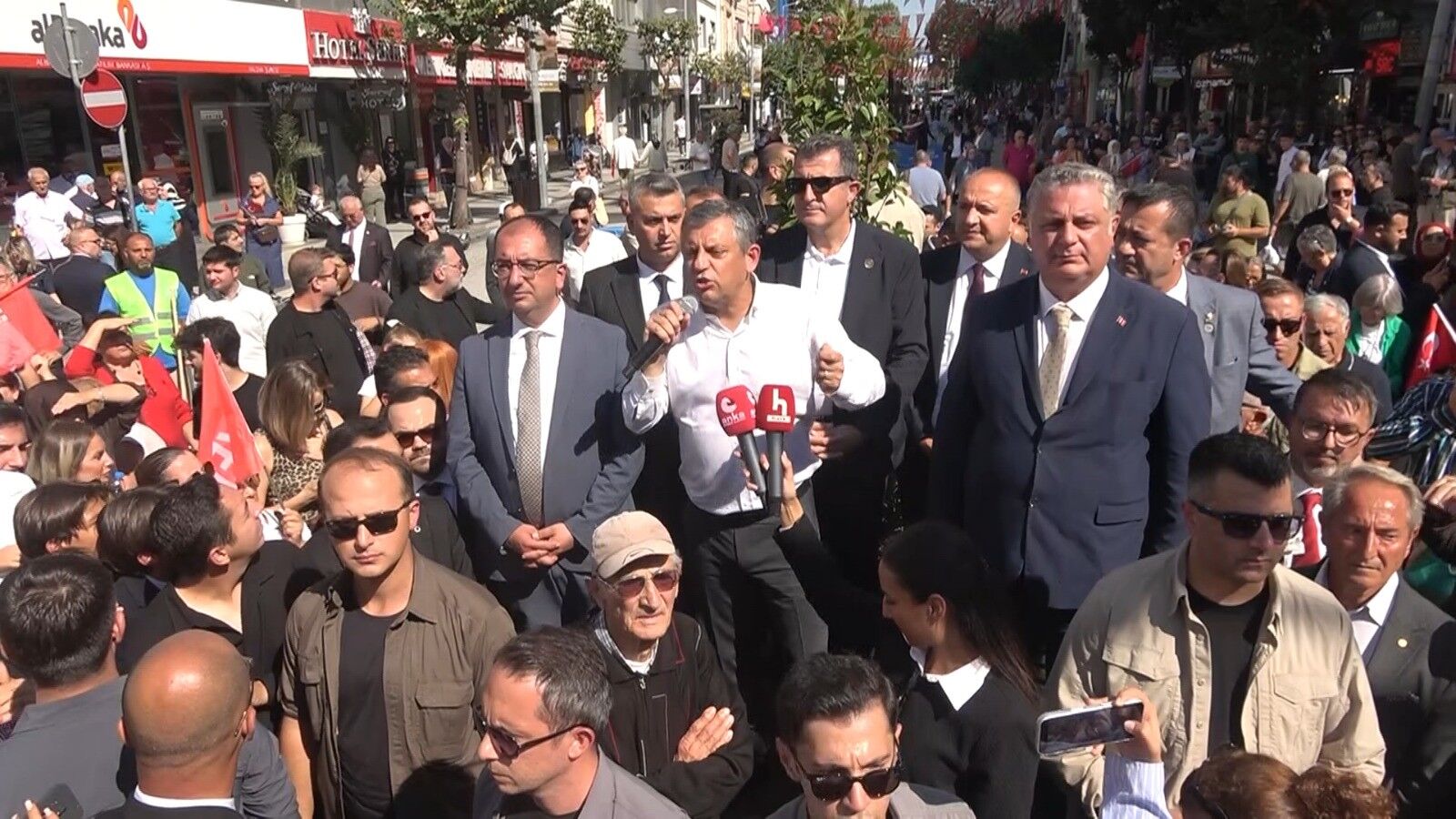 Özgür Özel Yalova’da ekonomi politikalarını eleştirdi