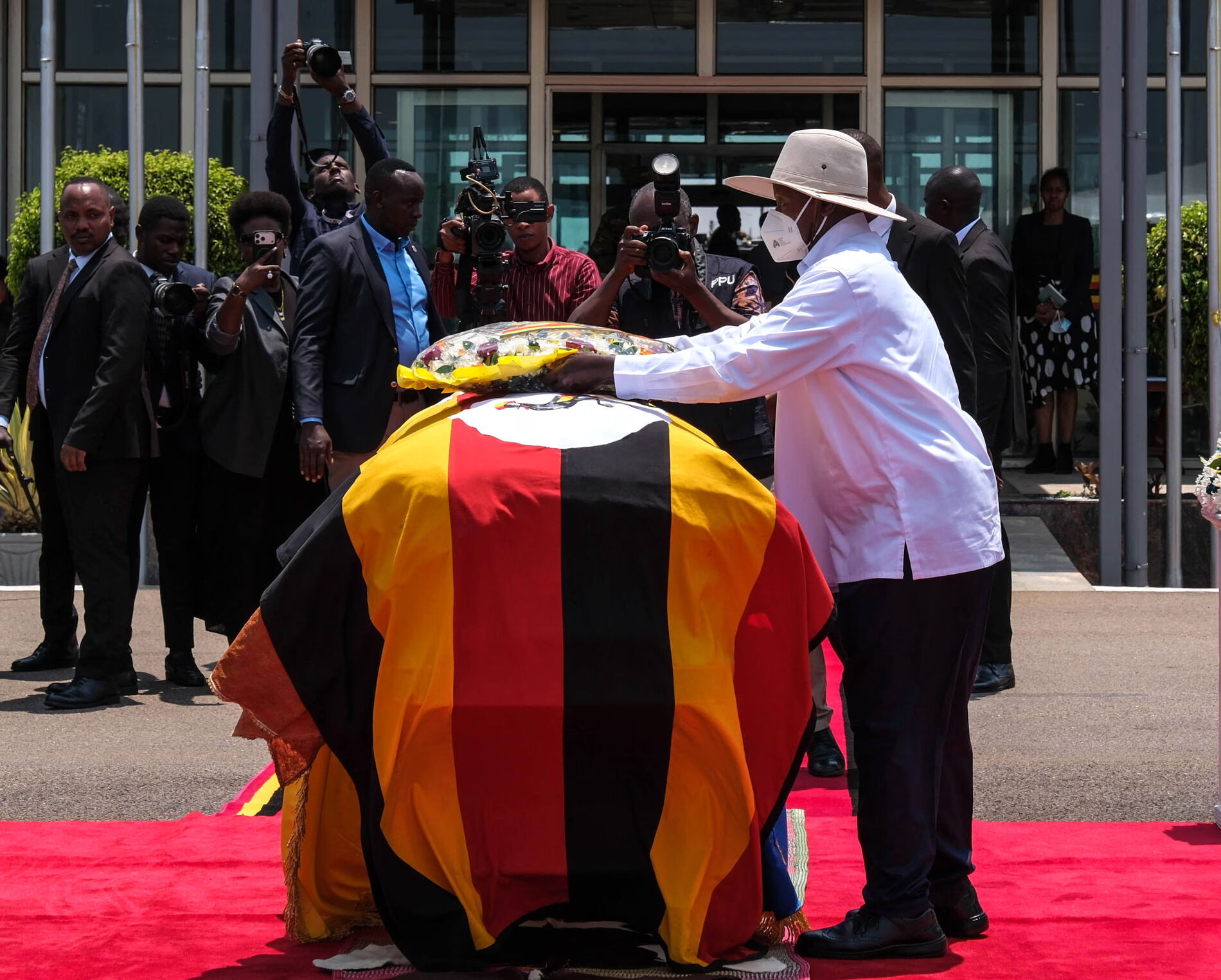Uganda'da Taht Kavgası Kralın Gizli Oğlu Ortaya Çıktı (6)-1