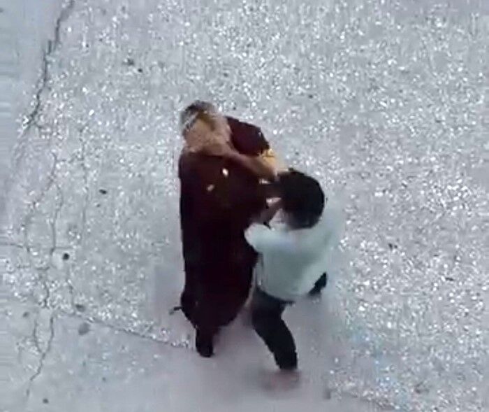 Eskişehir'de sokak ortasında kadına şiddet kamerada - 2