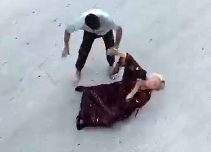 Eskişehir'de sokak ortasında kadına şiddet kamerada