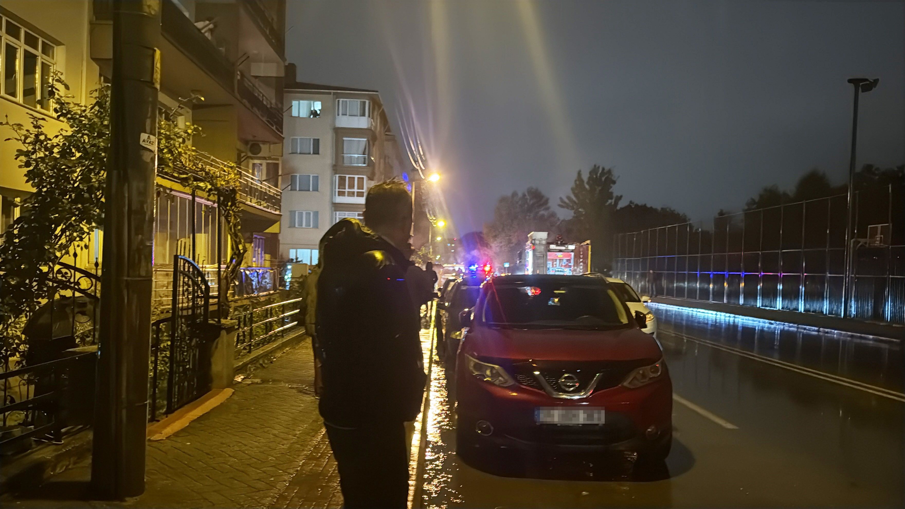 Eskişehir'de alkollü sürücü yanan aracını sigara içerek izledi
