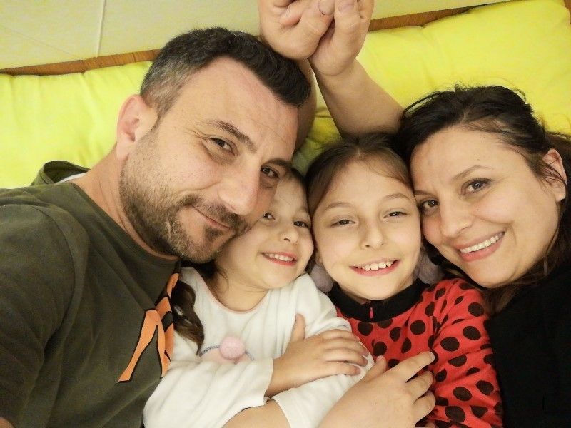 Depremde ailesini kaybetti, çocuklar için 5 okul yapıyor - 2