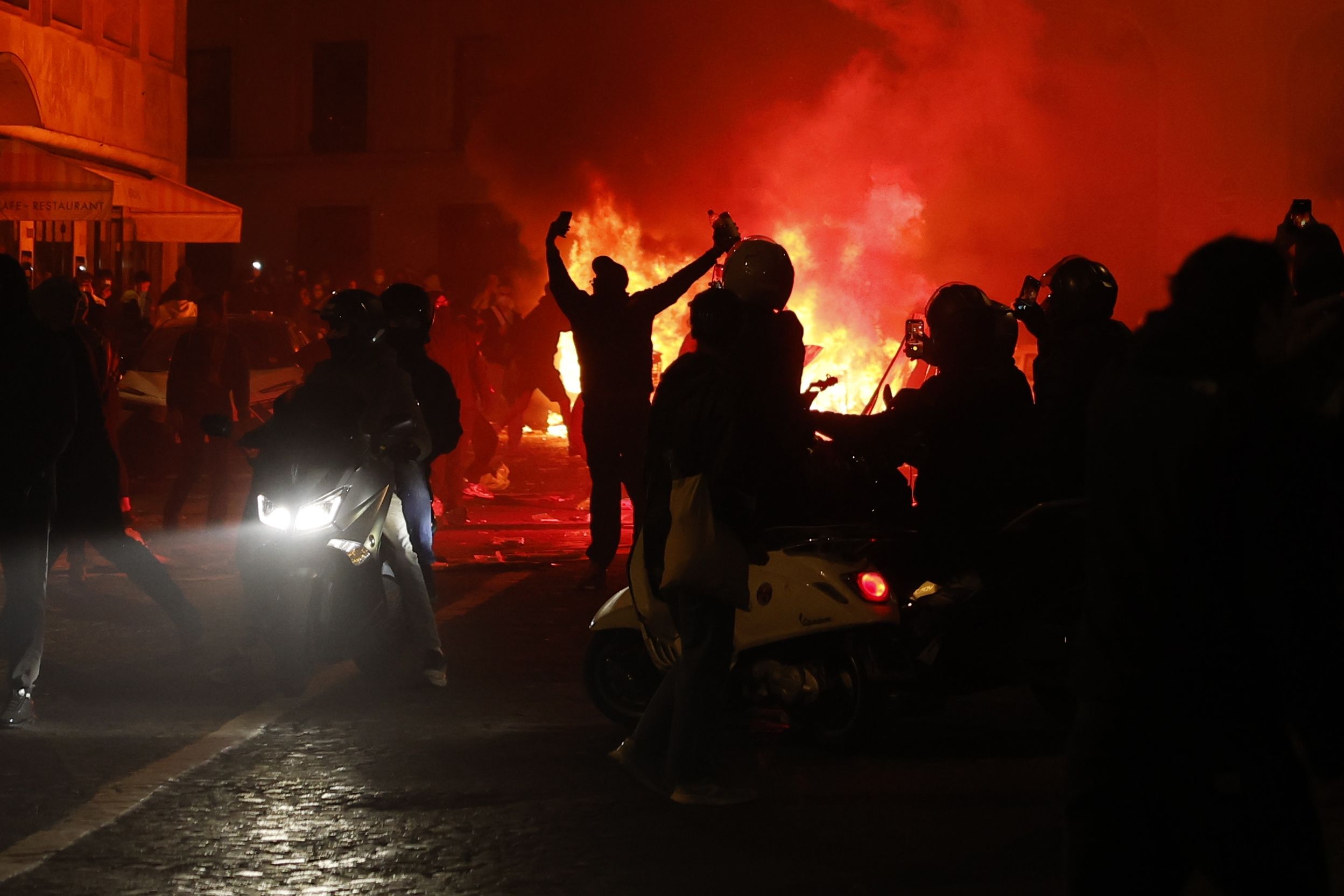 Fransa'da protestolar: 1 ölü, 1800'den fazla gözaltı - 4
