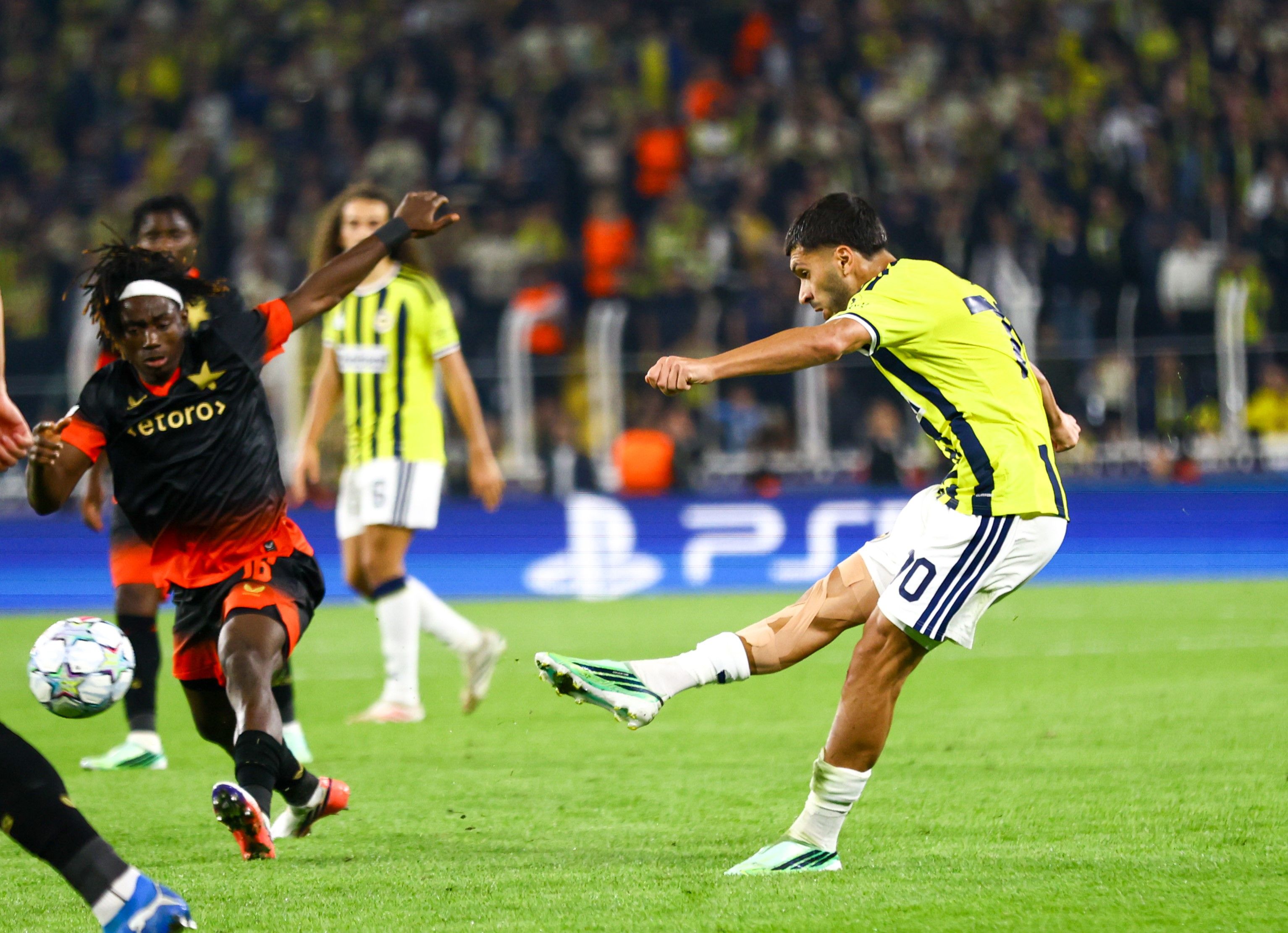 Fenerbahçe, Slavia Prag karşısında galibiyeti kaçırdı - 2