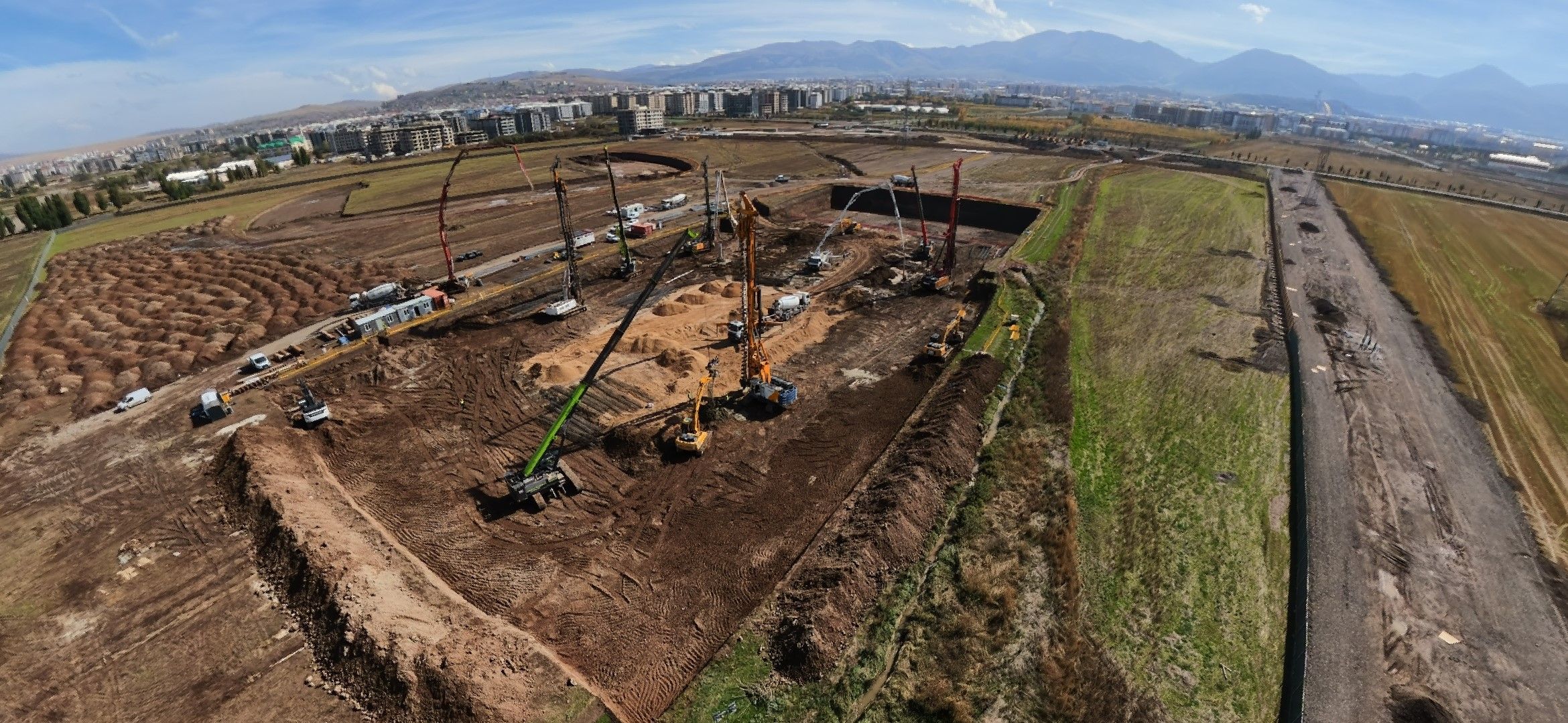 Erzurum'un yeni stadyumunda çalışmalar hızlandı - 2