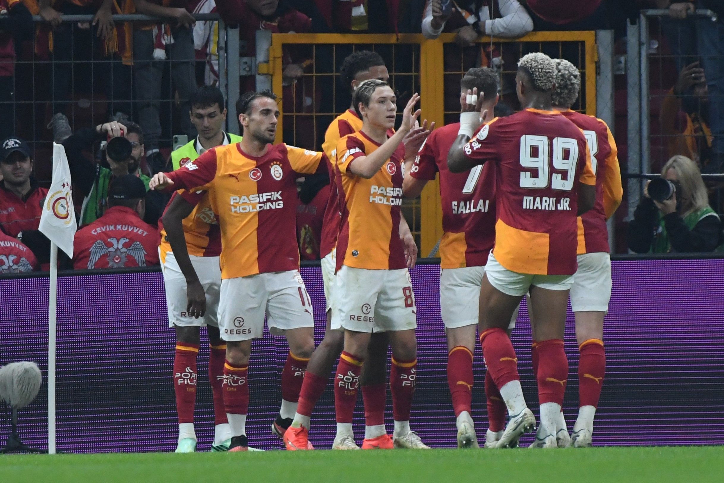 Derbide Osimhen şov: Galatasaray seriyi 40 maça çıkardı - 2