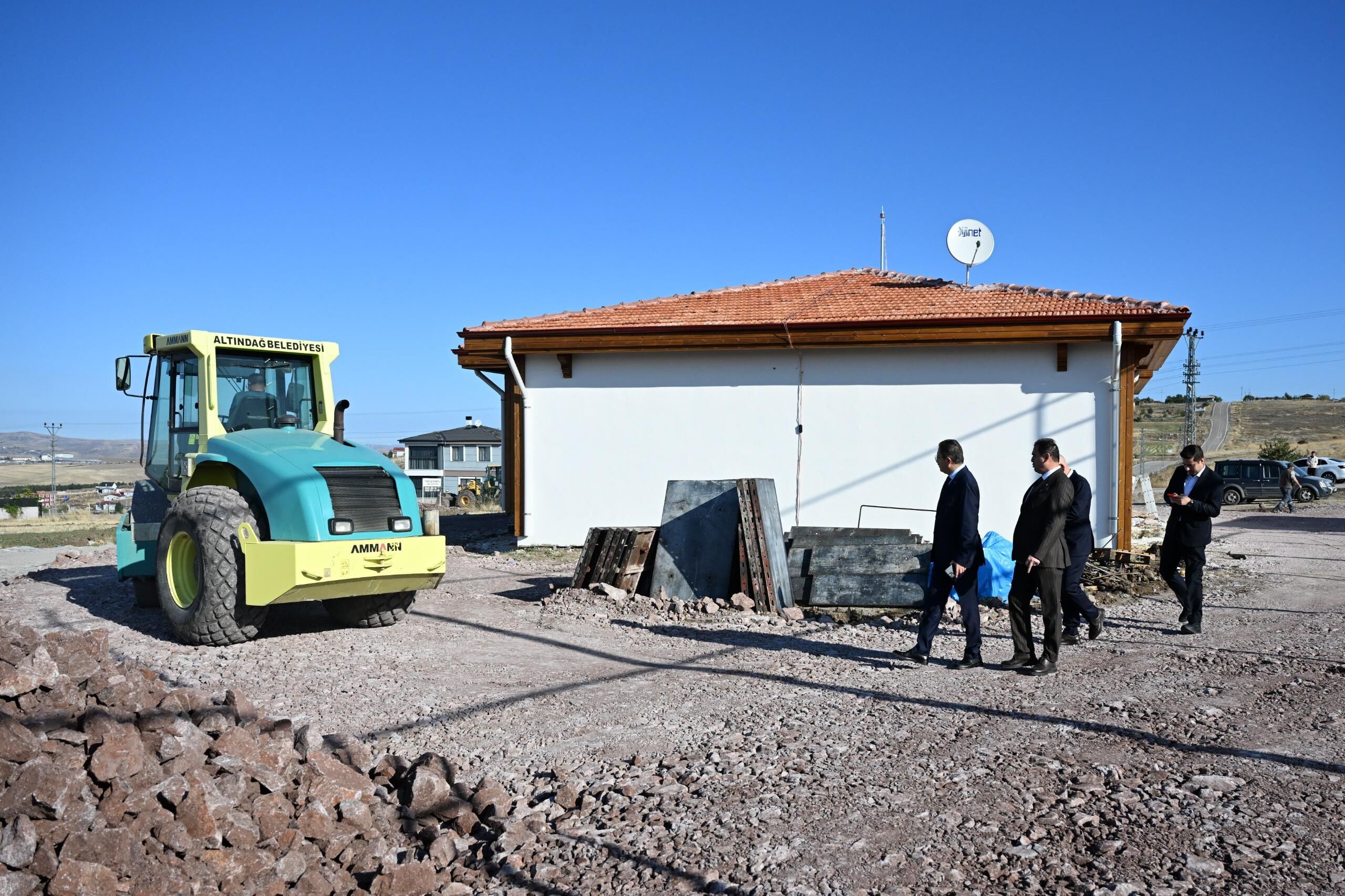 Gicik Köy Konağı Ve Halı Sahada Çalışmalar Sürüyor (2)