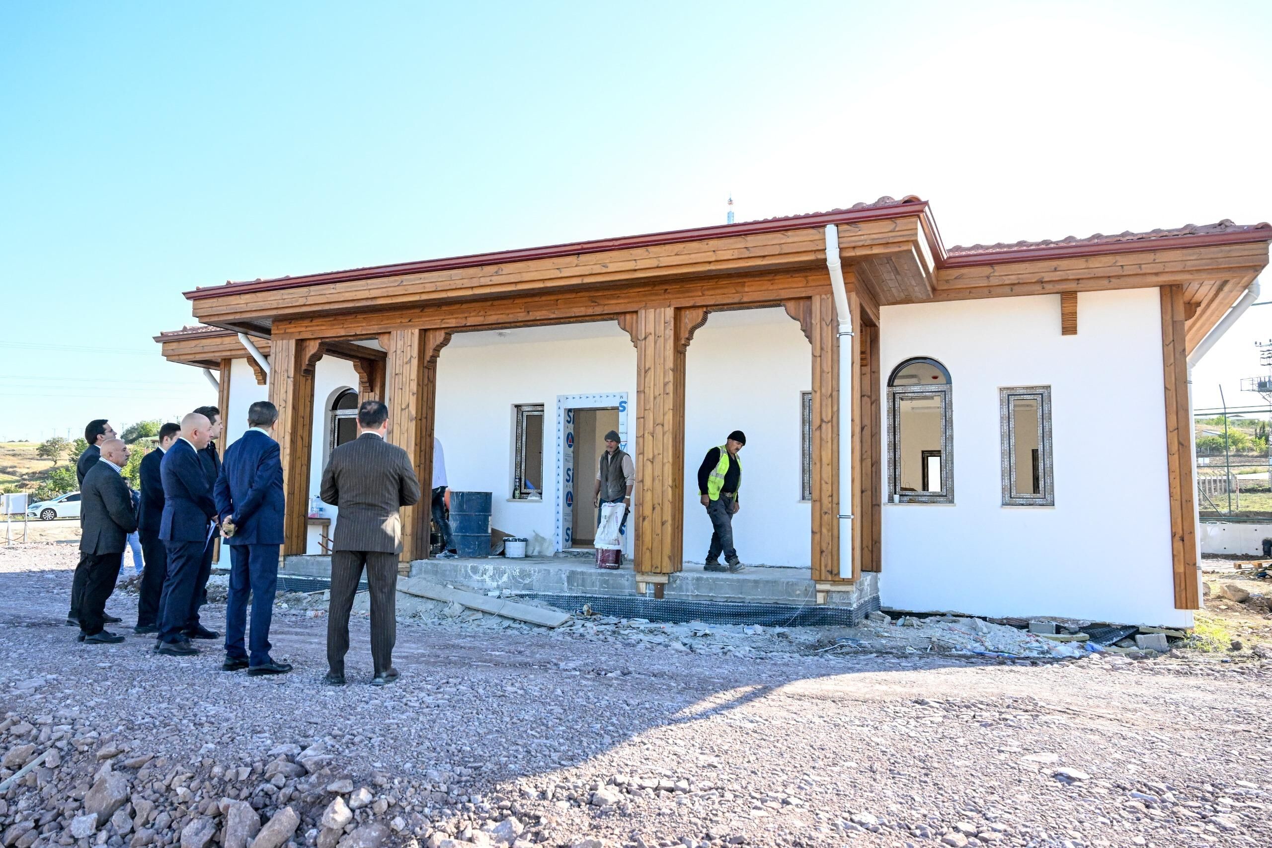 Gicik Köy Konağı Ve Halı Sahada Çalışmalar Sürüyor (4)