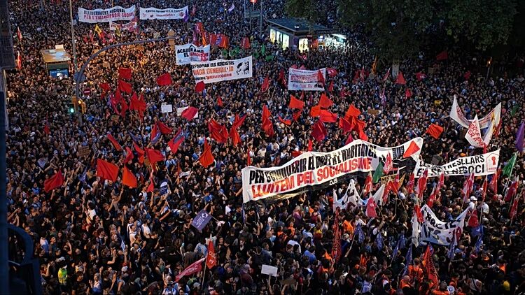 Barcelona’da konut krizi protestosunda olaylar çıktı